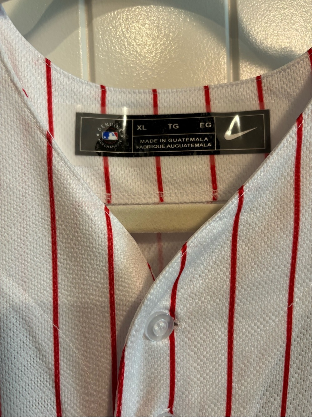 Philadelphia Phillies Kyle Schwarber Jersey - Picture 4 of 6